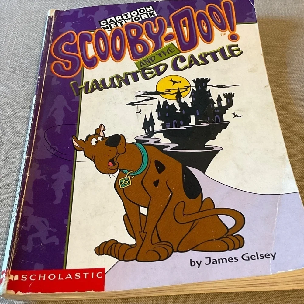 Scholastic Scooby-Doo and the Haunted Castle Book - Purple and Yellow Cover